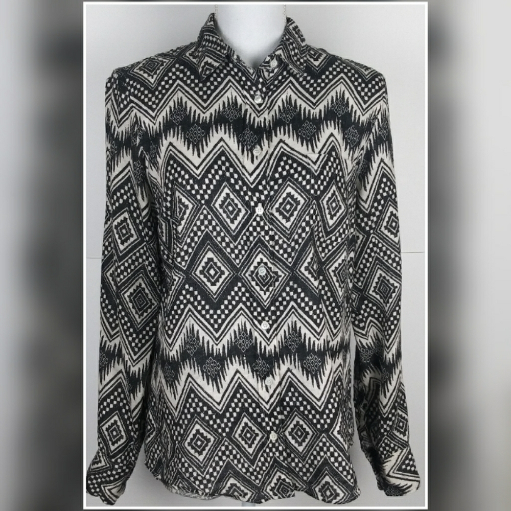 J Crew boy fit diamond IKat black white linen button up top